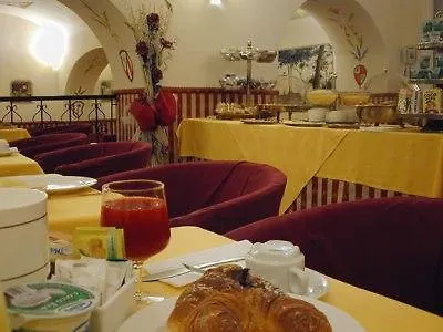 Varese فندق