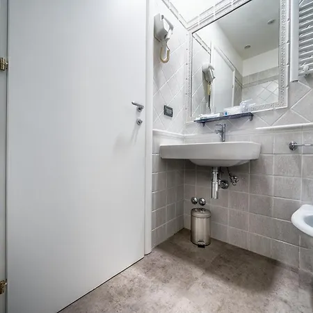 Varese Szálloda 3*
