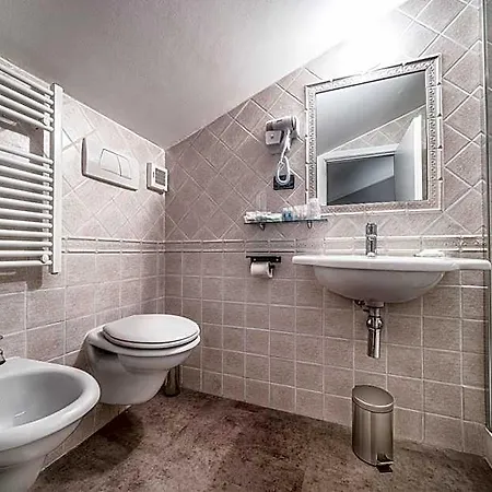 Varese Hotel 3*