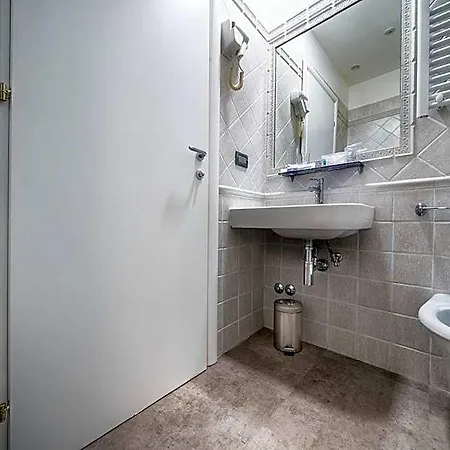 Hotel Varese 3*