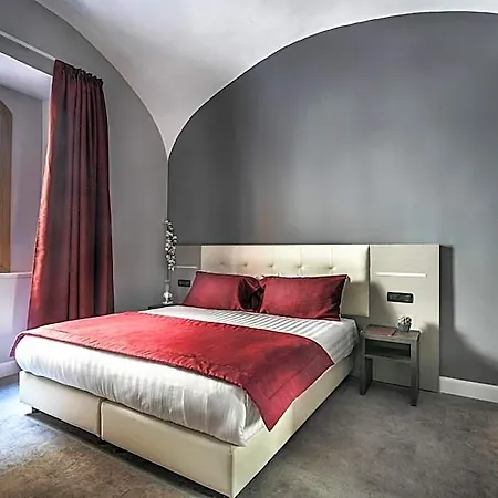 Varese Hotel 3*