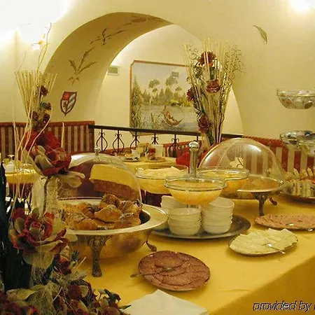 Varese فندق