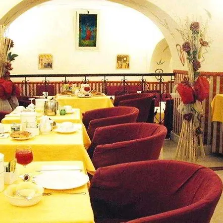 Varese فندق 3*