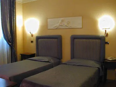 فندق Varese 3*